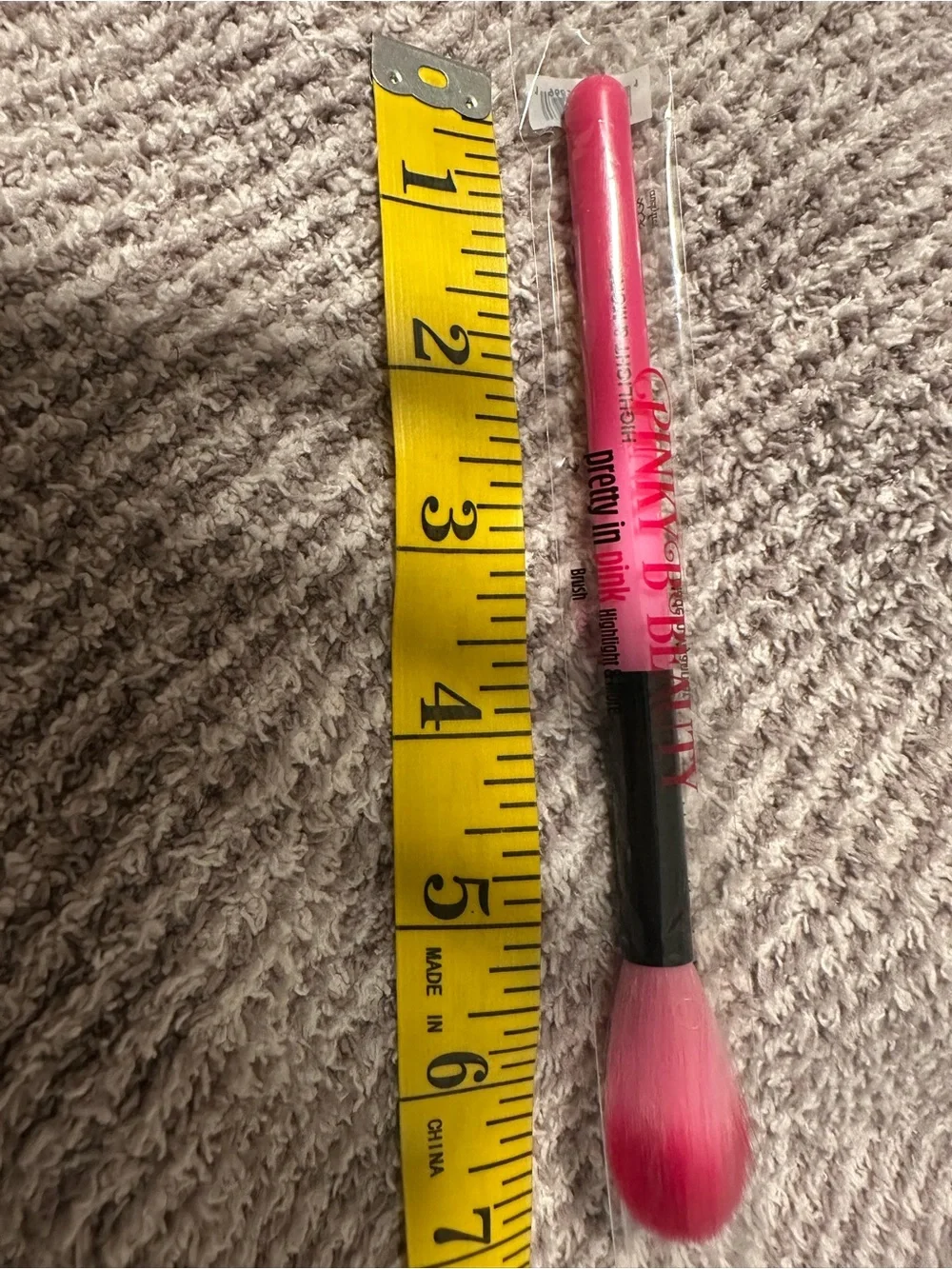 pretty in pink Pinky b beauty - Soft highlight Makeup Brush